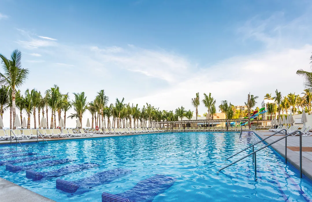 Hotel Riu Emerald Bay-1